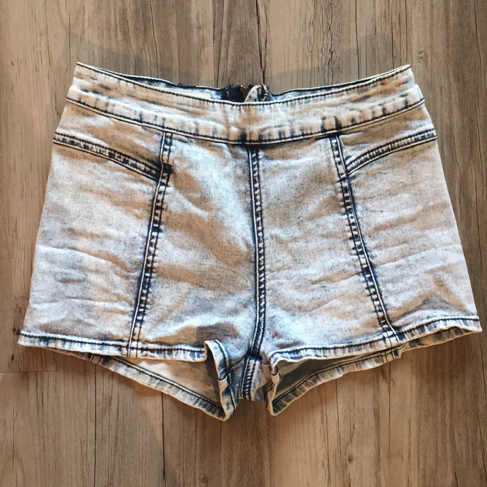  Bullhead High Waisted “hot” Shorts // Size 5